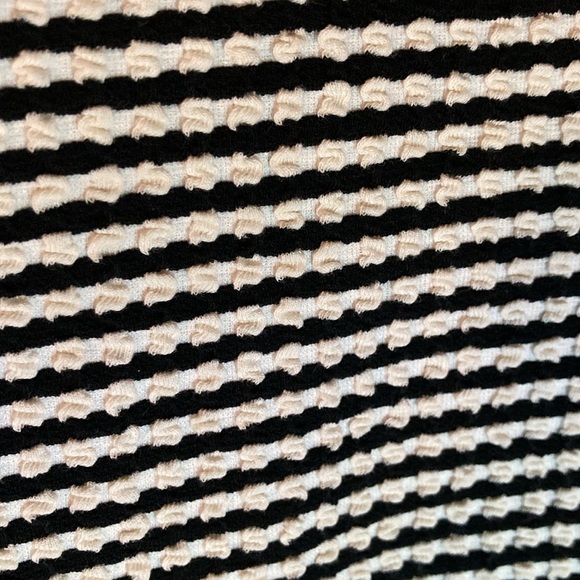 GREEN ENVELOPE black white stripe flare sleeve top M - Picture 6 of 10